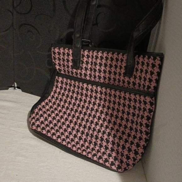 HAT - Pink and Black Hat and AND CAP AND OVER THE SHOULD BAG - Picture 3 of 4